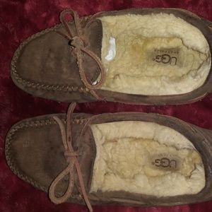 UGG DAKOTA SLIPPER size 5